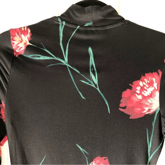 NWT RW&CO. Red Floral Black Twist Knot Neckline Long Sleeve Blouse Size … - Picture 3 of 7